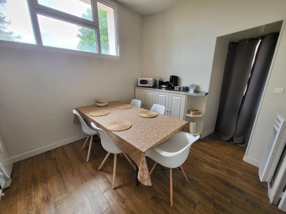 Le P'Tit Nid Apartamento Parthenay Exterior foto